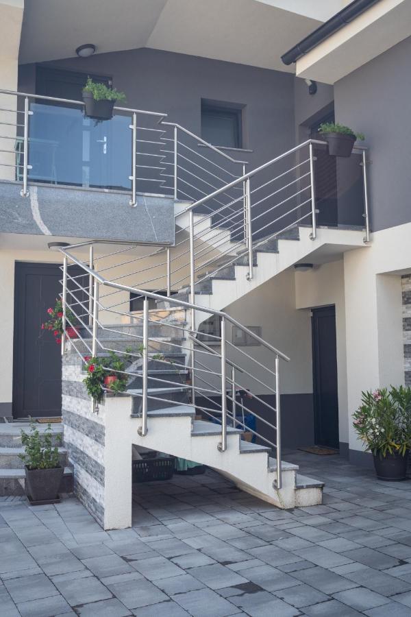 Ferienwohnung Cuckoo'S Alpine Nest Lesce  Exterior foto